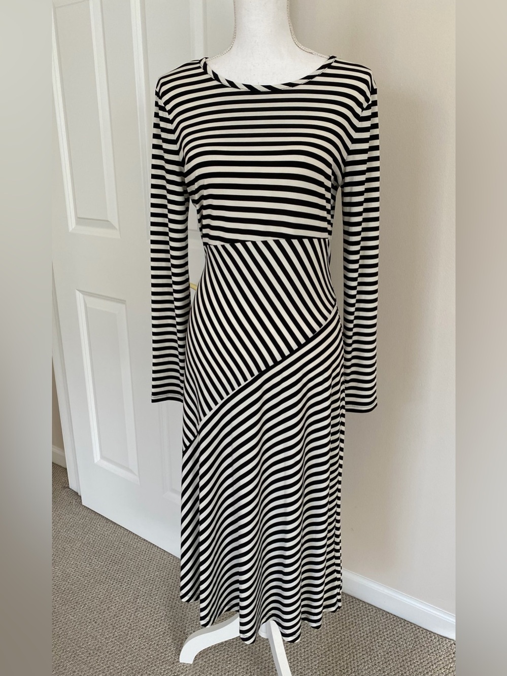 Michael Kors - Black & White Stripe Long Sleeve Midi Dress (medium)